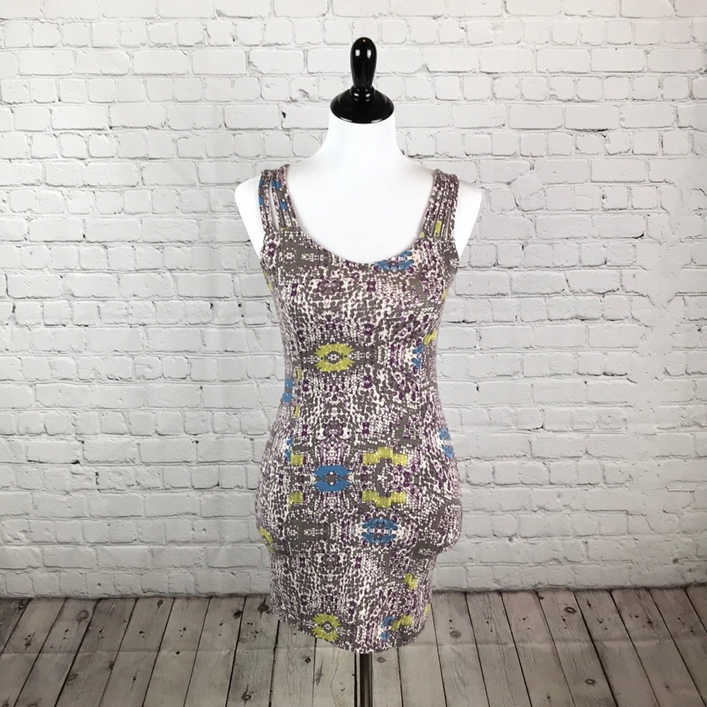 ⭐️Size XS purple tribal print body-con mini⭐️